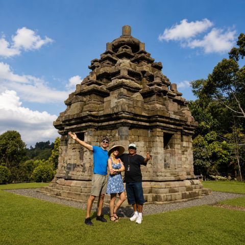 Full Day Selogriyo in the Morning and Borobudur Temple