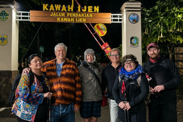 hire a car with driver in banyuwangi
