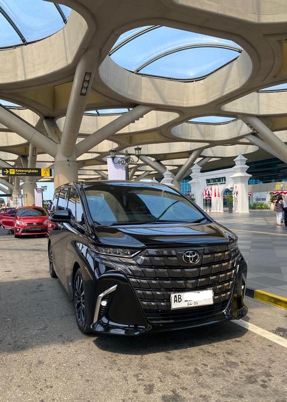 Rent a car with a driver in Jogja airport